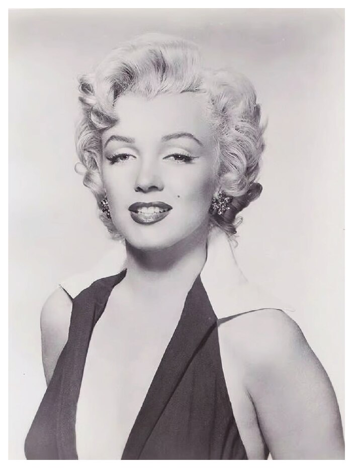 Marilyn Monroe, studio portrait
