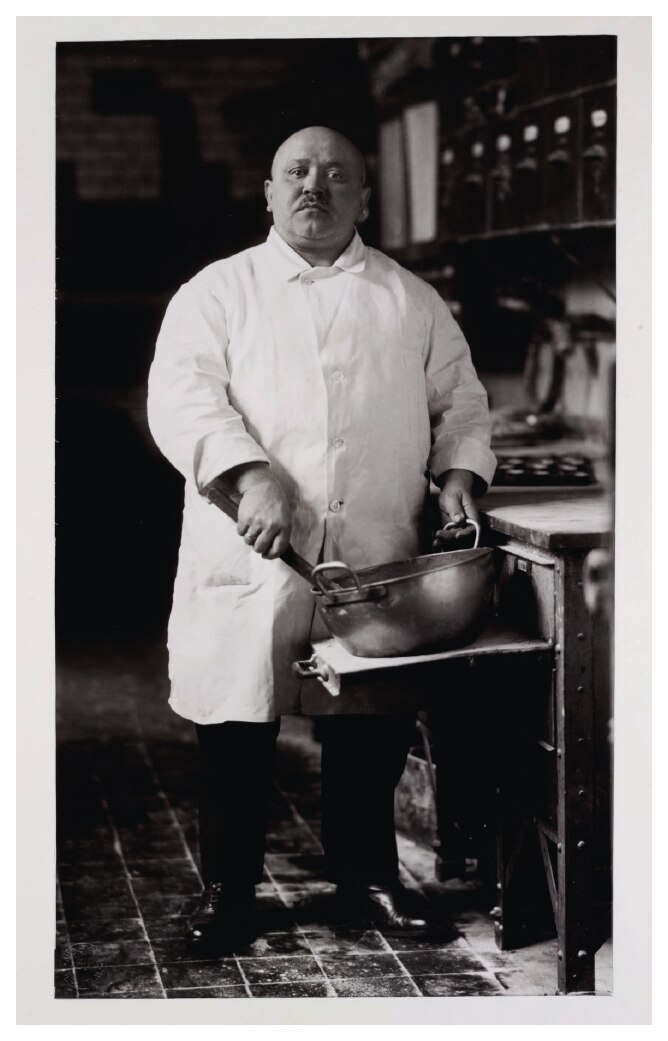 Pastry cook (August Sander)