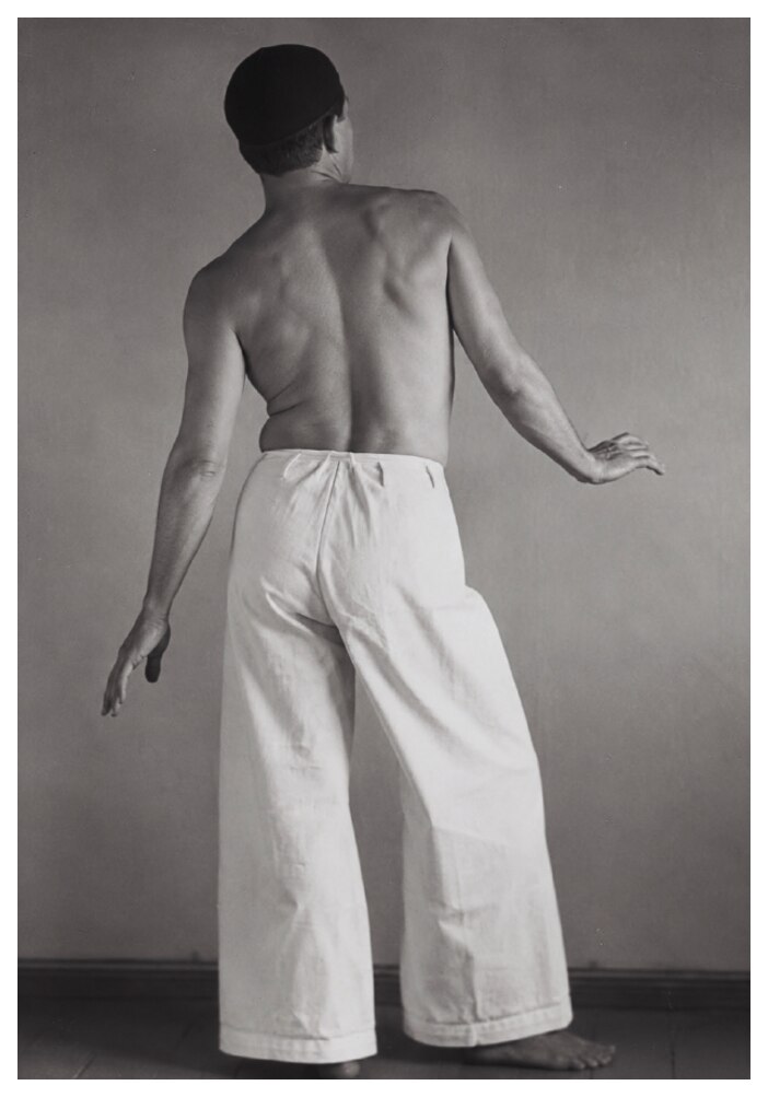 Invented view of the same photograph from behind