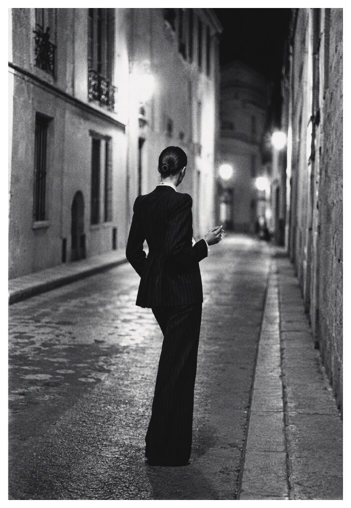 Invented view of the same photograph from behind